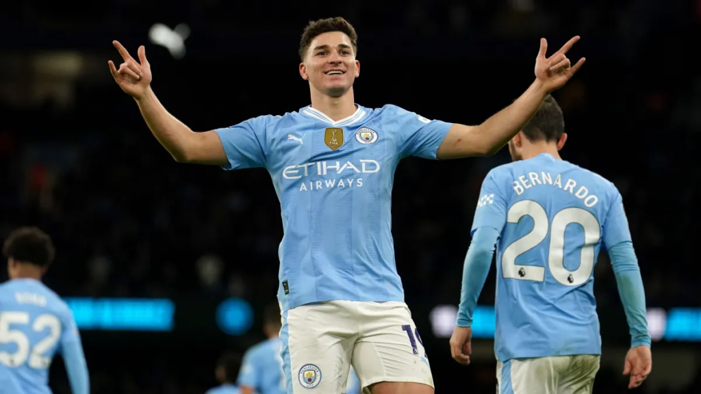 Álvarez comemora o segundo do Manchester City 