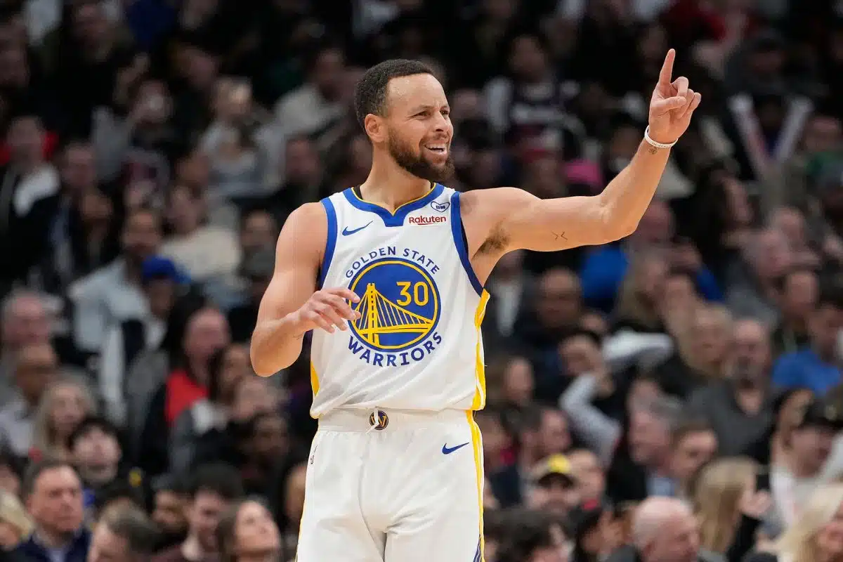 Curry vai ao Canadá e leva vitória para casa na NBA