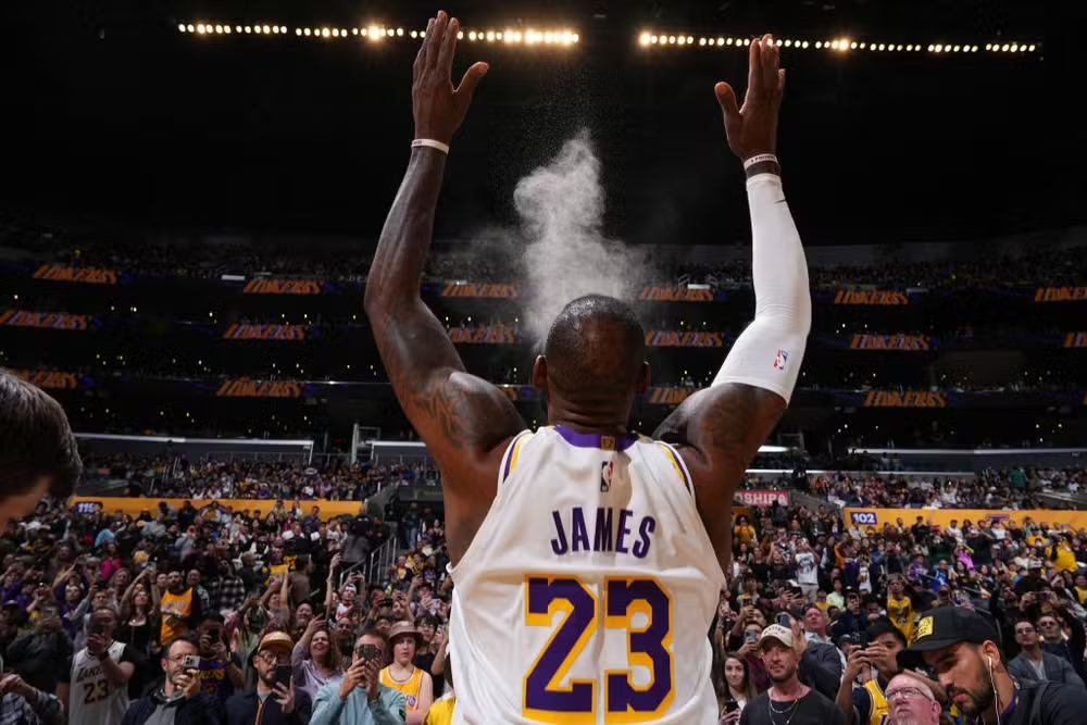 Lakers brilham na rodada NBA