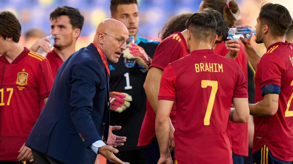 De La Fuente e Brahim juntos pela Espanha na Euro sub-21, em 2021/ Foto: Getty Images