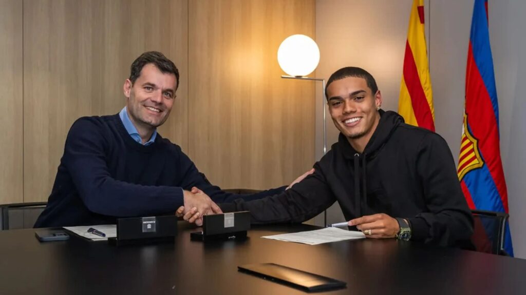 João Mendes assinou com o Barcelona em 2023 - Foto: Barcelona