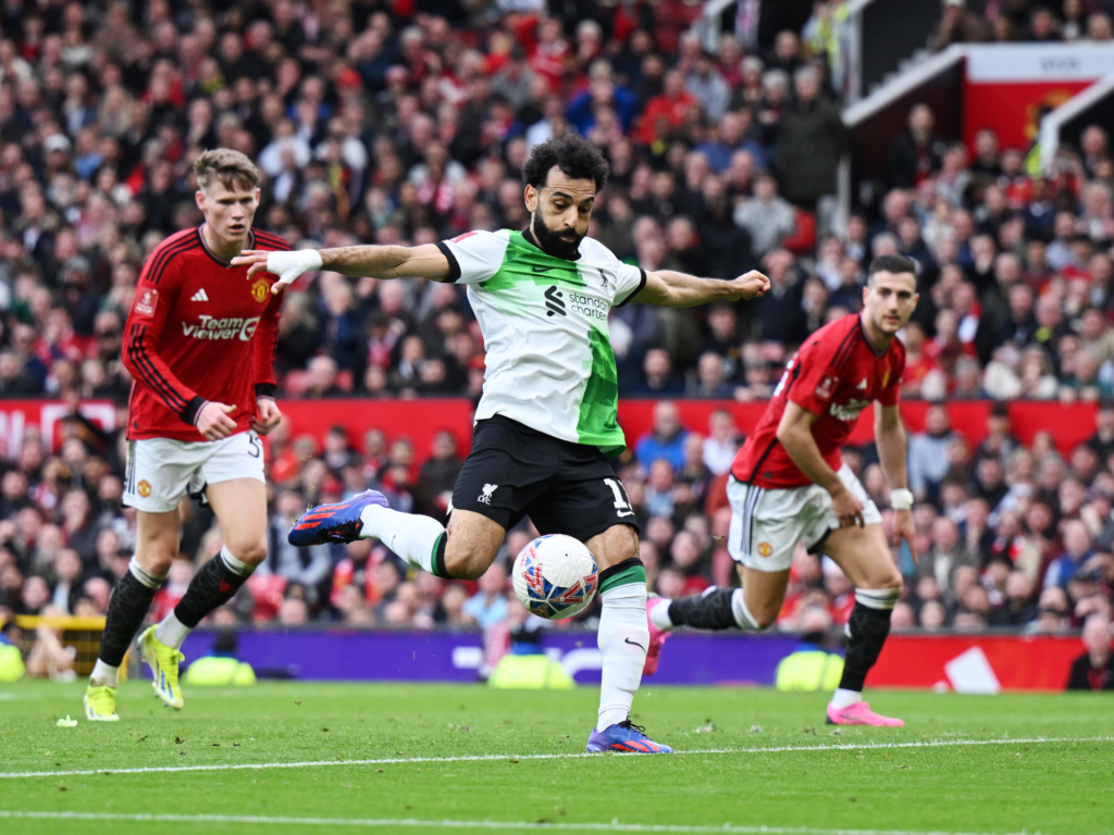 Salah faz o gol da virada do Liverpool