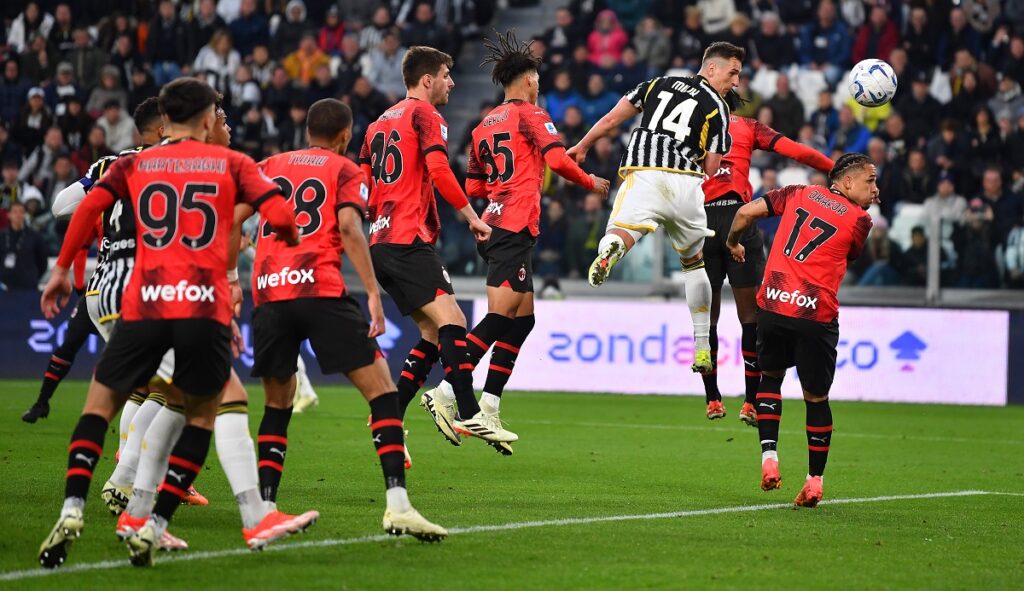 Juventus pressiona, mas não fura o bloqueio do Milan