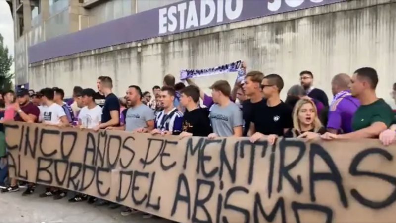 Torcedores do Valladolid protestam contra Ronaldo - Foto:  Reprodução/Marca