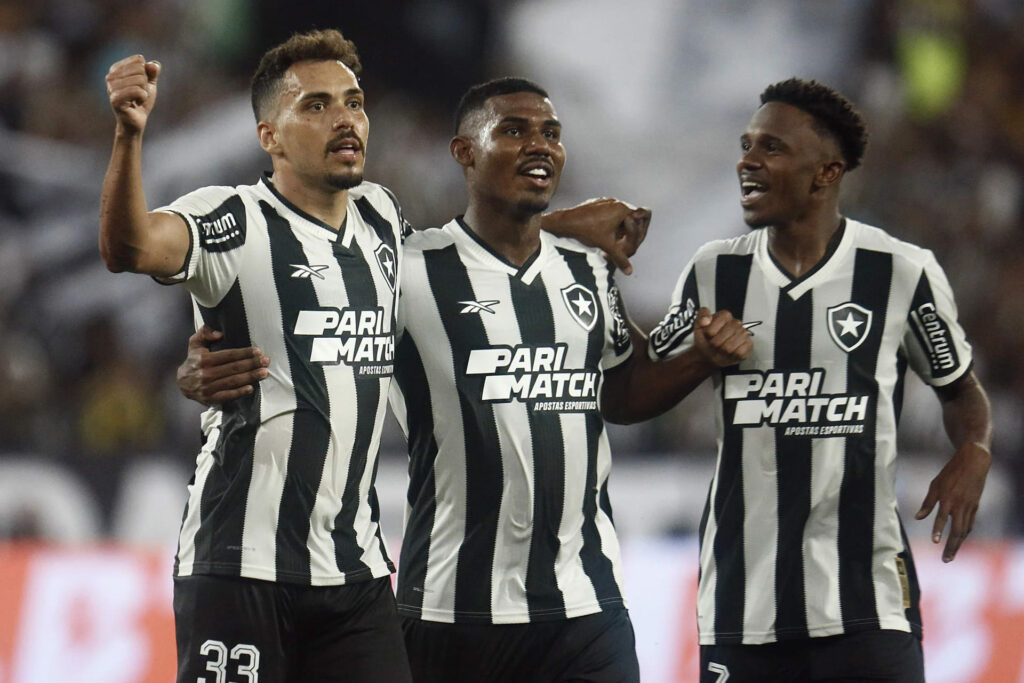 Jogadores celebram o triunfo sobre o Vitória - Foto: Vitor Silva/Botafogo