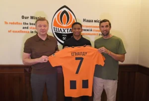 Eguinaldo em sua apresentação ao Shakhtar.