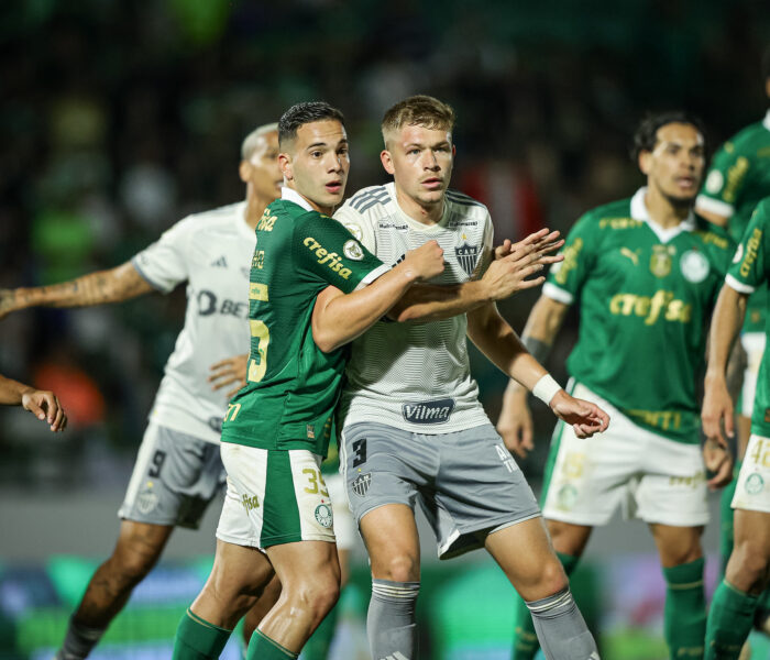 Bruno Fuchs e Caio Paulista são envolvidos em troca: zagueiro vai para o Palmeiras enquanto lateral-esquerdo será reforço do Galo