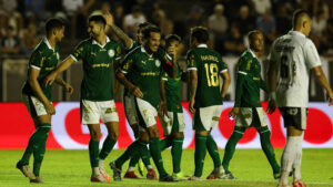 Palmeiras respira após vitória contra a Inter de Limeira, mas precisa ganhar o clássico em busca da classificação.