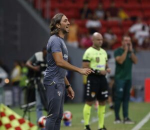 Empate por 3 a 3 contra o Velo Clube deixa Luis Zubeldía na corda bamba no São Paulo