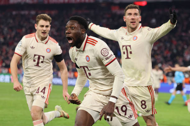 O Bayern, em seu último compromisso, se classificou para a fase eliminatória da Champions League. Depois de passar um sufoco, em casa, contra o Celtic, o time de Kompany empatou nos minutos finais e está nas oitavas.