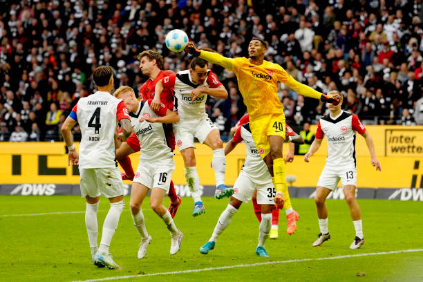 No 1° turno da Bundesliga 2024/2025, as Bayern e Frankfurt empataram em 3 a 3.
