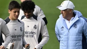 Arda Güler, Endrick e Carlo Ancelotti em treino no Real Madrid
