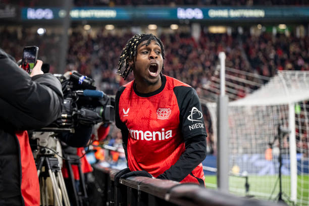 Frimpong foi o jogador que mais levou perigo do LeverkusenLiverpool