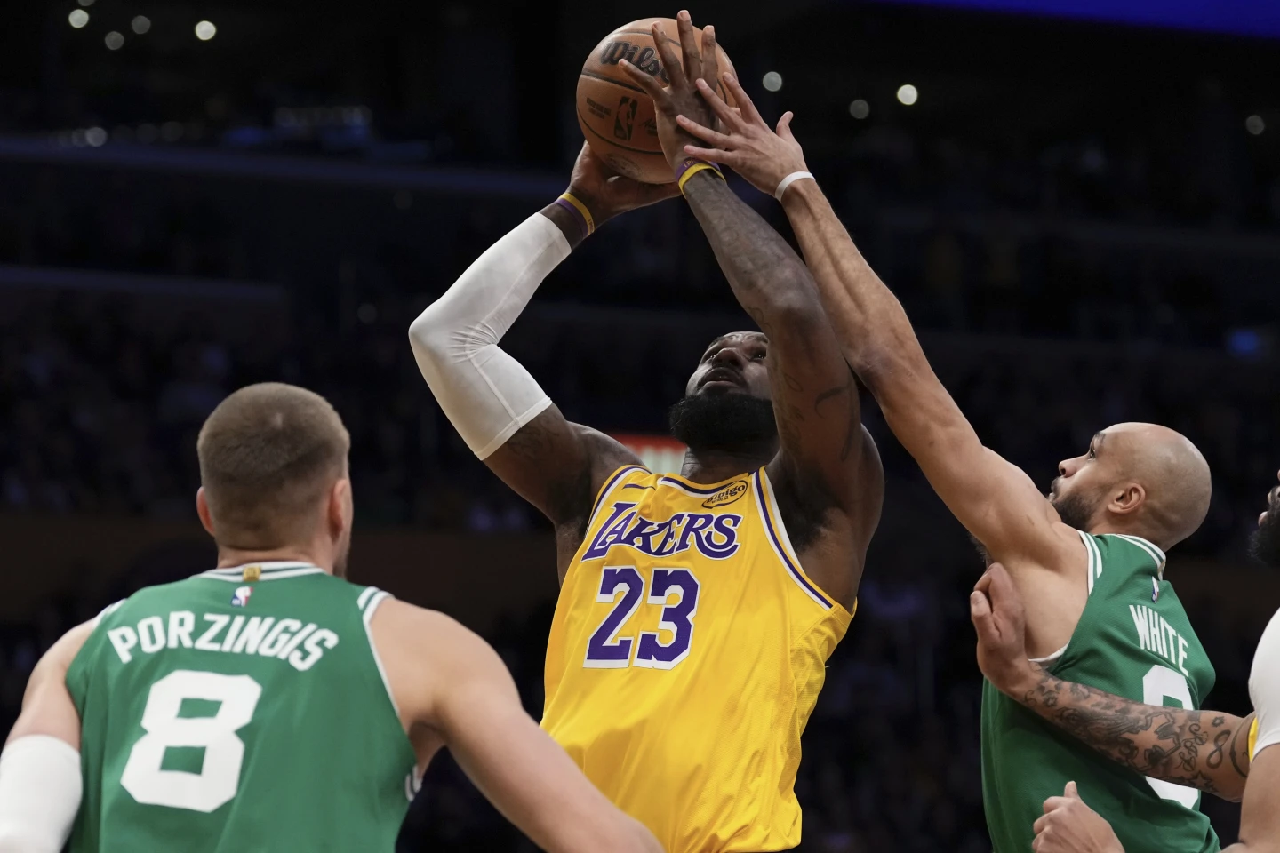 LeBron James em Lakers x Celtics na atual temporada da NBA