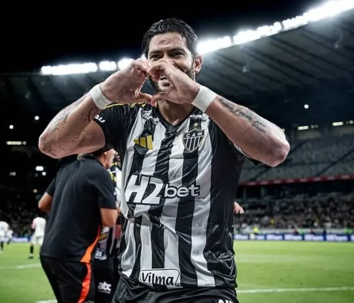 Hulk com a camisa do Atlético-MG.