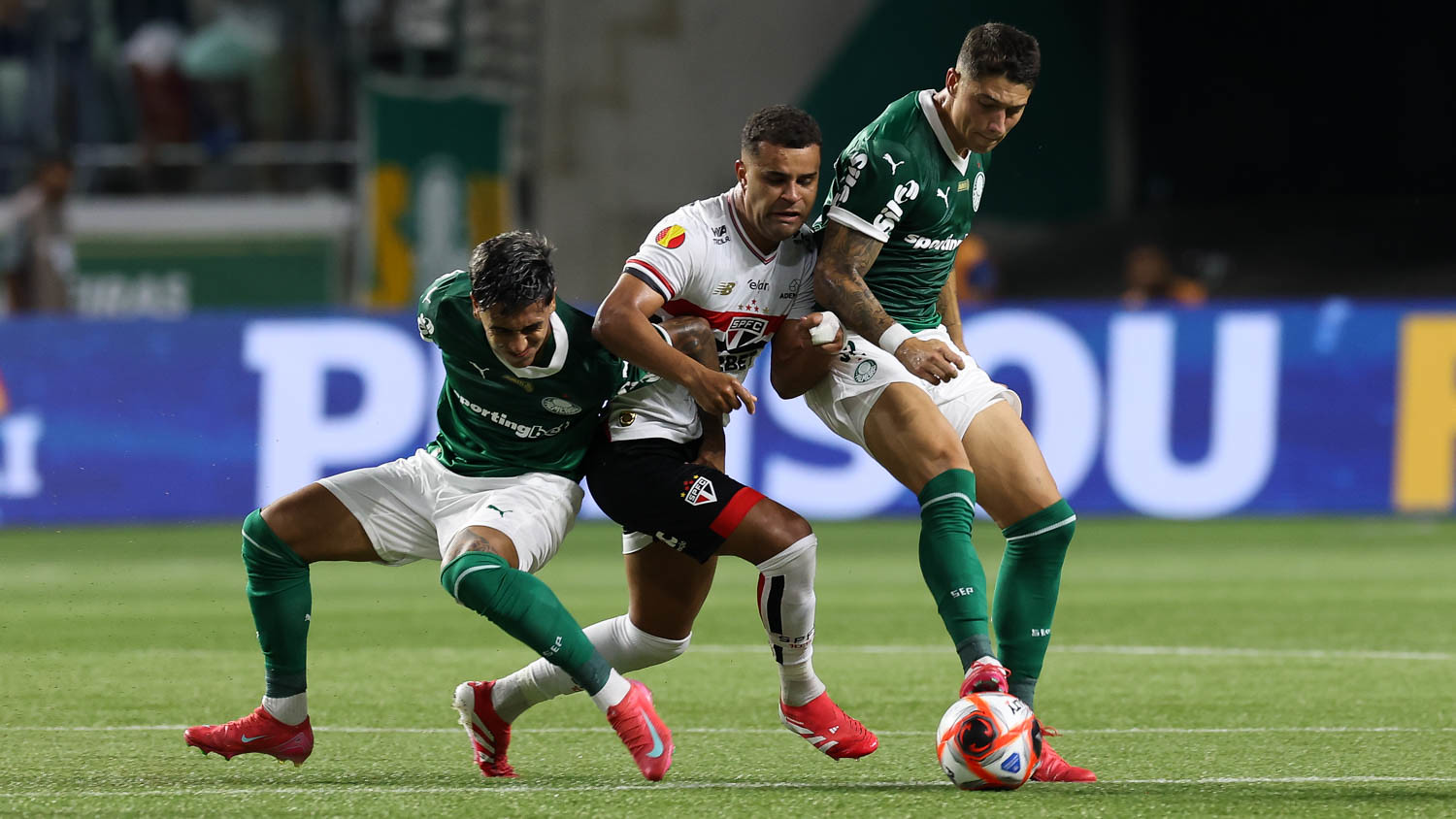 Palmeiras e São Paulo voltam a duelar no Campeonato Paulista. Dessa vez, quem vencer vai para a grande final da competição