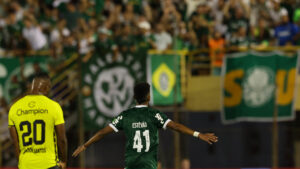 Estêvão brilha na vitória do Palmeiras diante o São Bernardo nas quartas de final do Paulistão. O jovem deve ganhar a companhia de Vitor Roque nas semifinais