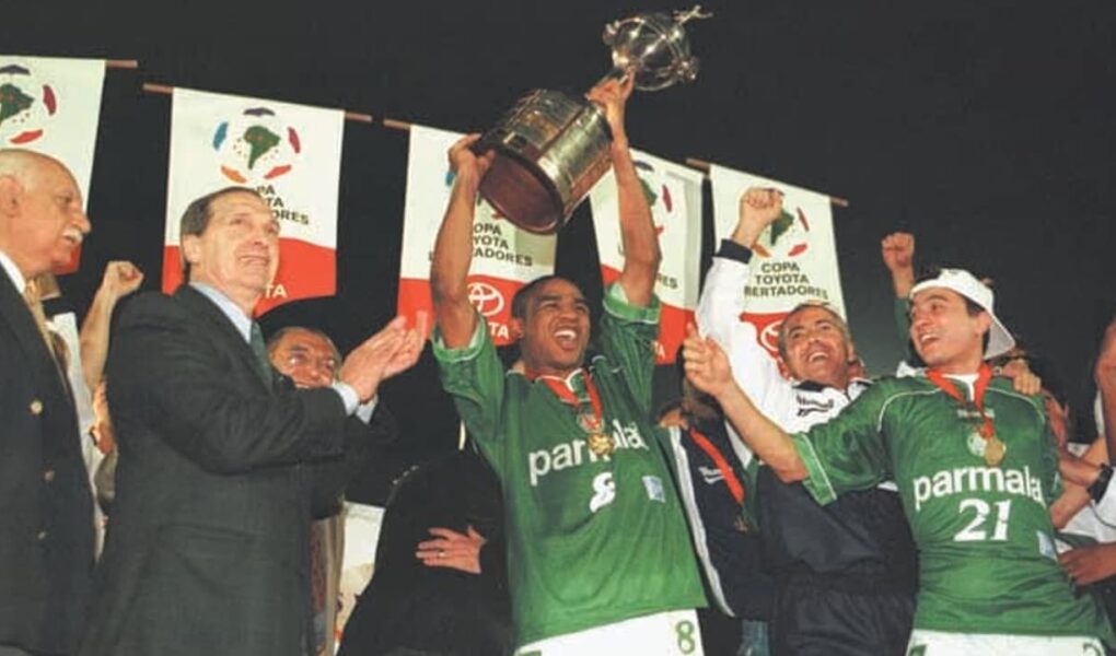 Jogadores do Palmeiras comemoram título da Libertadores 1999