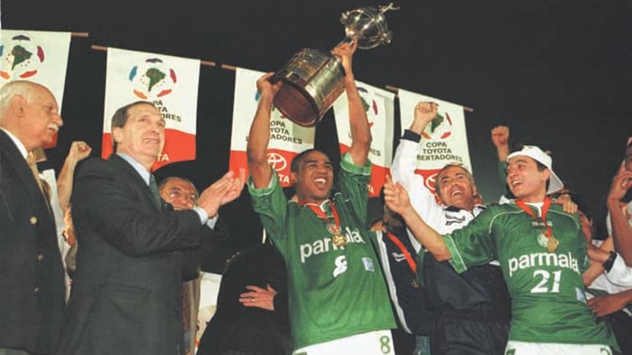 Jogadores do Palmeiras comemoram título da Libertadores 1999