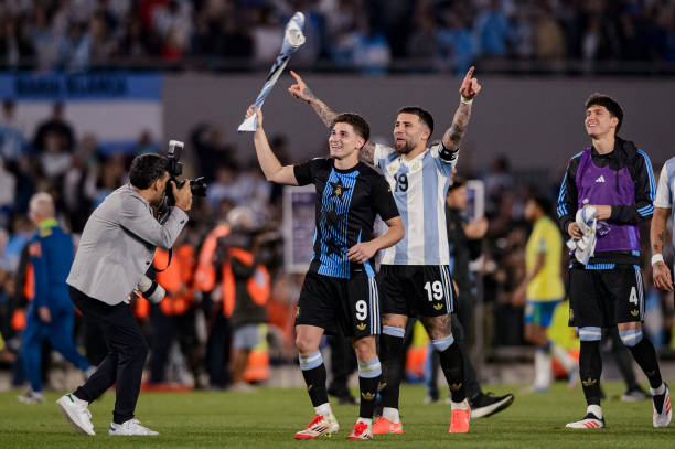 Com a derrota, a Argentina coroou sua classificação para a Copa do Mundo, com uma goleada diante do rival e segue na lideranças das Eliminatórias, com 31 pontos. O Brasil, por sua vez, por sorte, segue na quarta colocação, com 21 pontos.