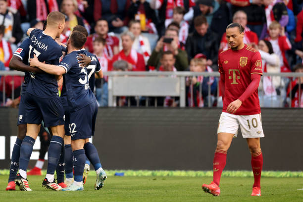 O Bayern iniciou o jogo um time misto e, com o desenrolar da partida, foi colocando os titulares.