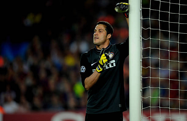 Júlio foi o nome daquela partida e justificou o porquê de ser o goleiro titular do Brasil, anos atrás. 