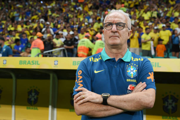 Dorival comandando a Seleção Brasileira diante do Uruguai, em novembro de 2024. Grêmio