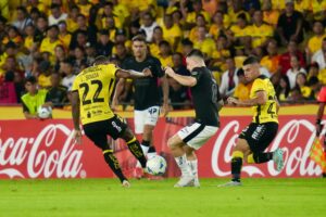 Um dos nomes mais apagados em campo, Garro não conseguiu criar muitas jogadas de perigo para o Corinthians