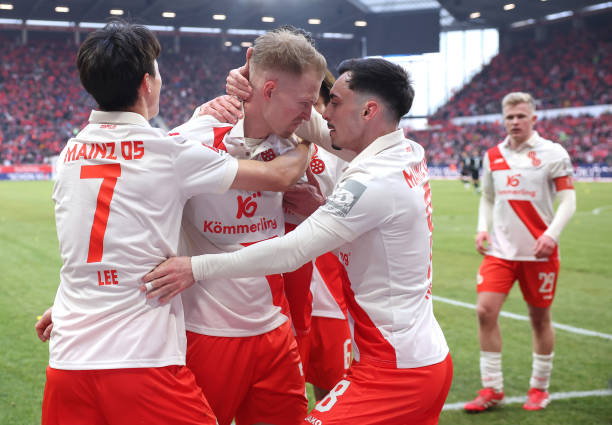 Com o empate, o Mainz 05 chega aos 45 pontos e seguem em terceiro colocado na Bundesliga.