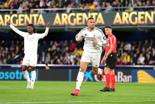 Mbappé soma 20 gols na La Liga 2024/25. O atacante está um tento atrás de Robert Lewandowski, artilheiro do torneio.