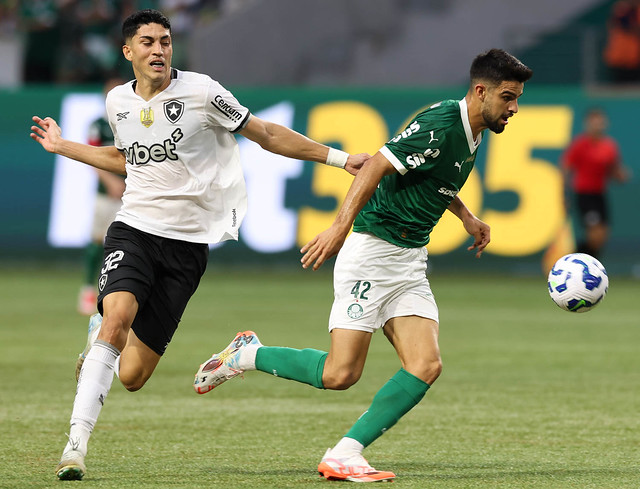 Colocado na vaga de Vitor Roque, López teve a melhor chance da partida, em uma de suas poucas participações na partida.