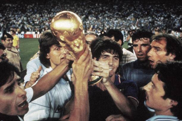 Paolo Rossi foi eleito o melhor jogador daquela Copa, superando Falcão (Brasil) e Karl-Heinz Rummenigge (Alemanha).