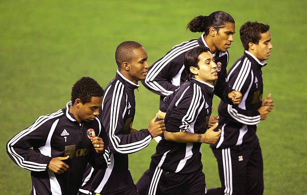 Em 2006, o Shakhtar já tinha um núcleo "brazuca" no elenco. Da esquerda para direita: Fernandinho, Leonardo Moura, Matuzalém, Brandão e Jadson.
