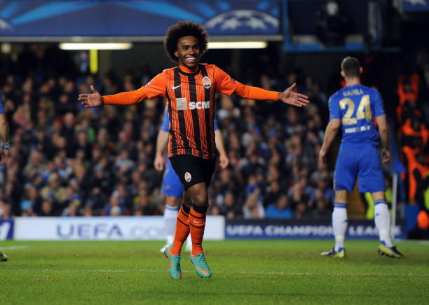 Willian marcou dois gols diante do Chelsea (seu futuro clube) na Champions League de 2012/13.
