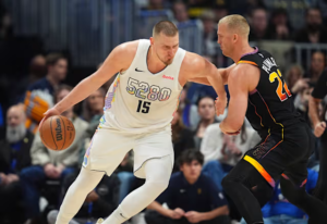Nikola Jokic faz performance inacreditável.