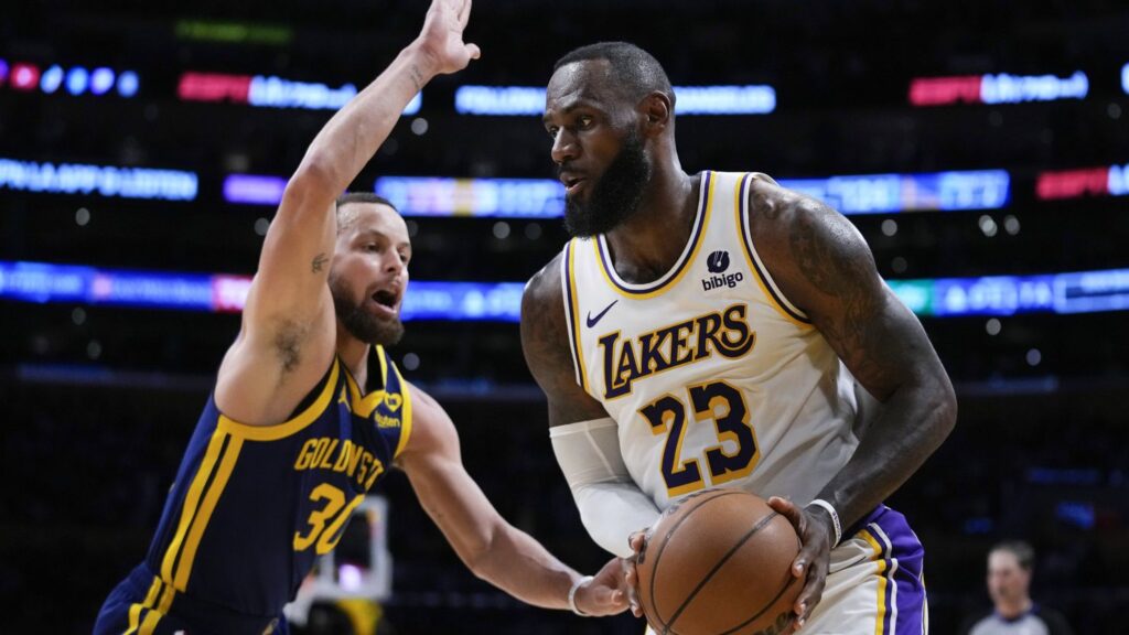 Stephen Curry e LeBron James estão na briga por mais um título