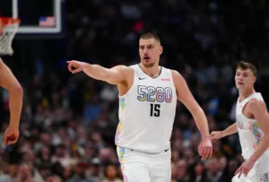 Nikola Jokic faz performance inacreditável.