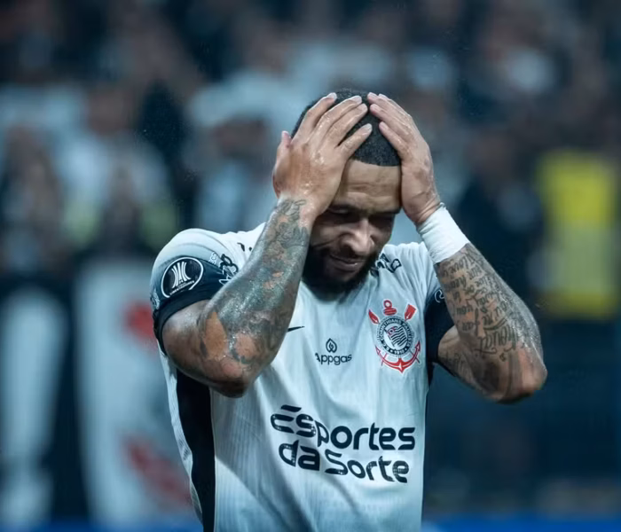 Memphis Depay lamenta eliminação do Corinthians na fase de Pré-Libertadores