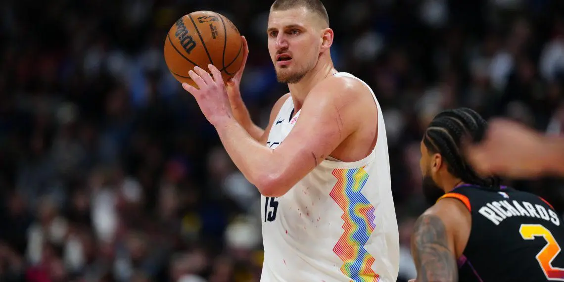 Nikola Jokic faz performance inacreditável.