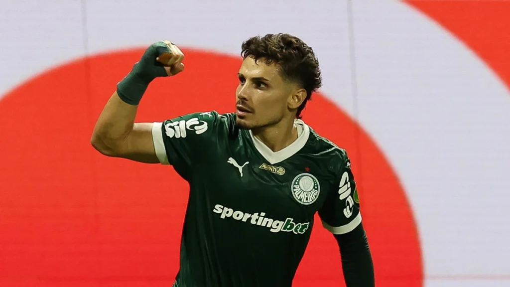 Raphael Veiga comemora gol que deu ao Palmeiras a classificação à final 