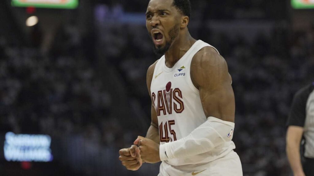 Donovan Mitchell faz 30 pontos e é o cestinha dos Cavs na vitória diante do Miami Heat no jogo 1 da série 
