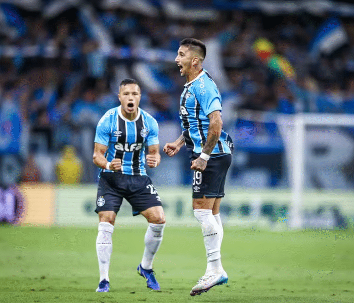 Cristian Olivera comemora o gol do Grêmio no clássico do último sábado. O atacante fez o gol que inaugurou o placar np Gre-Nal 447.