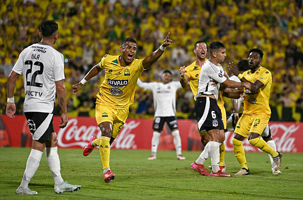 Na estreia, no empate por 3 a 3 contra o Colo-Colo, os tentos foram marcados por Londoño, Pons e Carlos Henao.