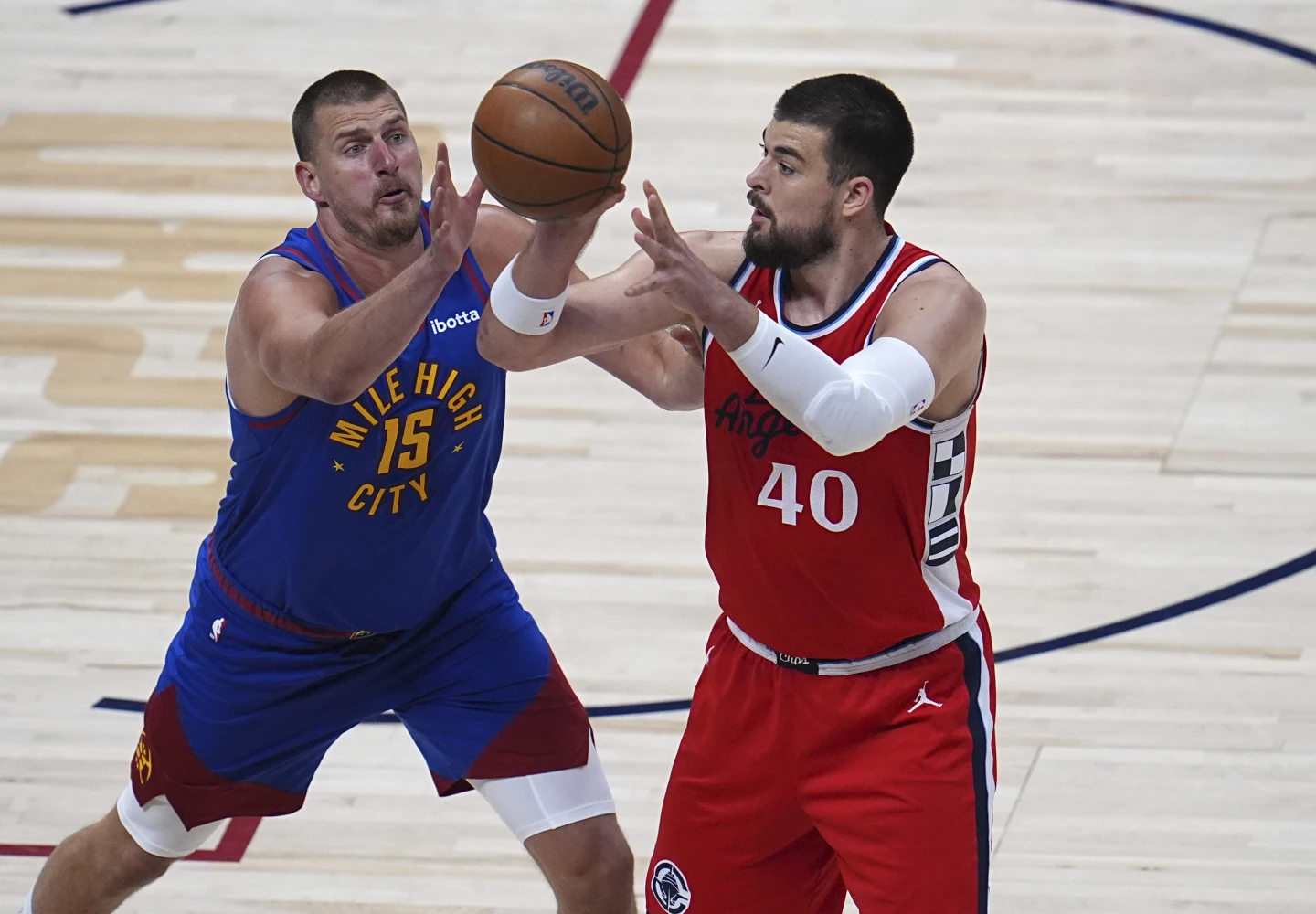 Nuggets vencem Clippers.