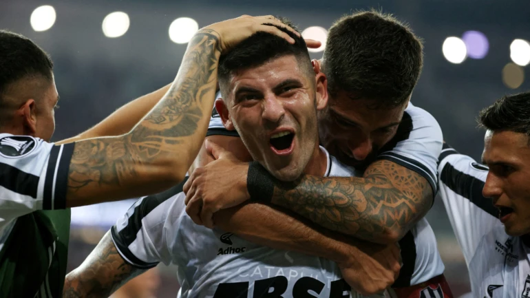 O segundo gol do Central Córdoba foi uma jogada ensaiada entre velhos conhecidos. Cufré cruzou na mediada para Floretin estufar as redes do Flamengo — ambos os atletas jogaram juntos no Vélez há temporadas atrás.
