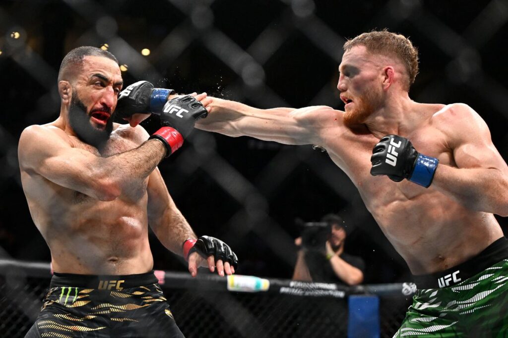 Jack Della Maddalena acerta bons golpes e conquista o cinturão merecidamente no UFC 315