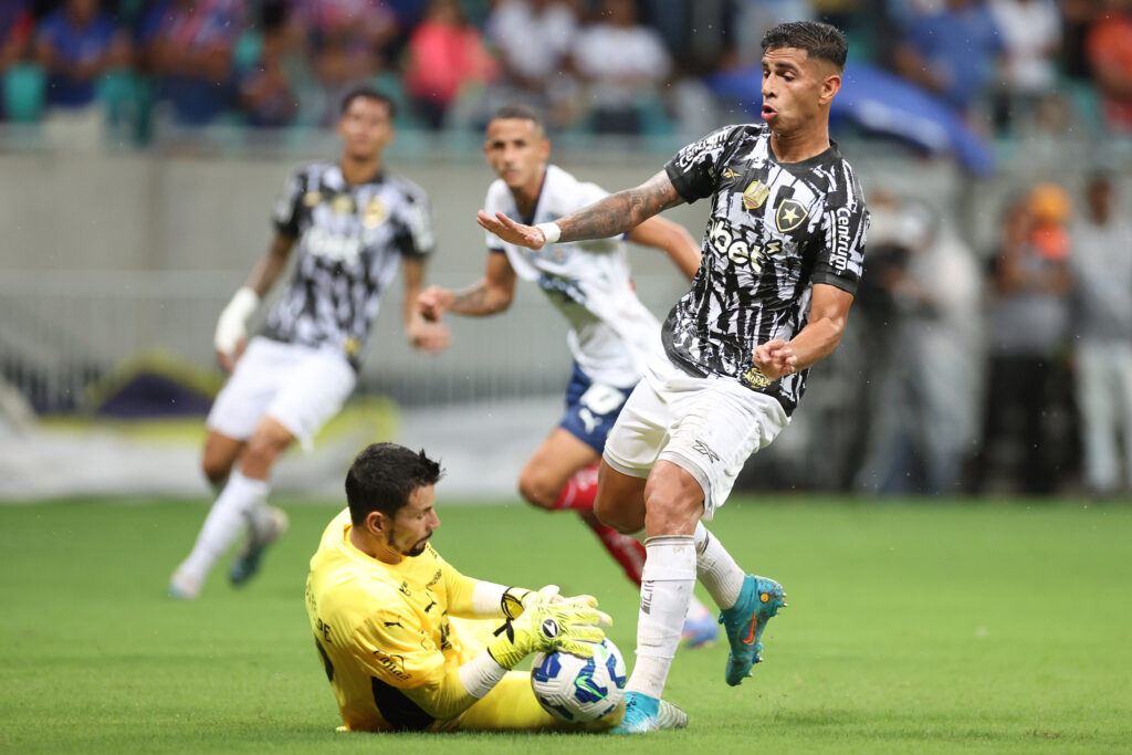 Marcos Felipe tem atuação segura e ajuda o Bahia a conquistar o triunfo contra o Botafogo por 1 a 0