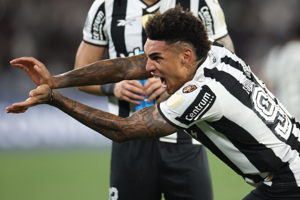 Igor Jesus marcou o segundo gol do Botafogo na partida