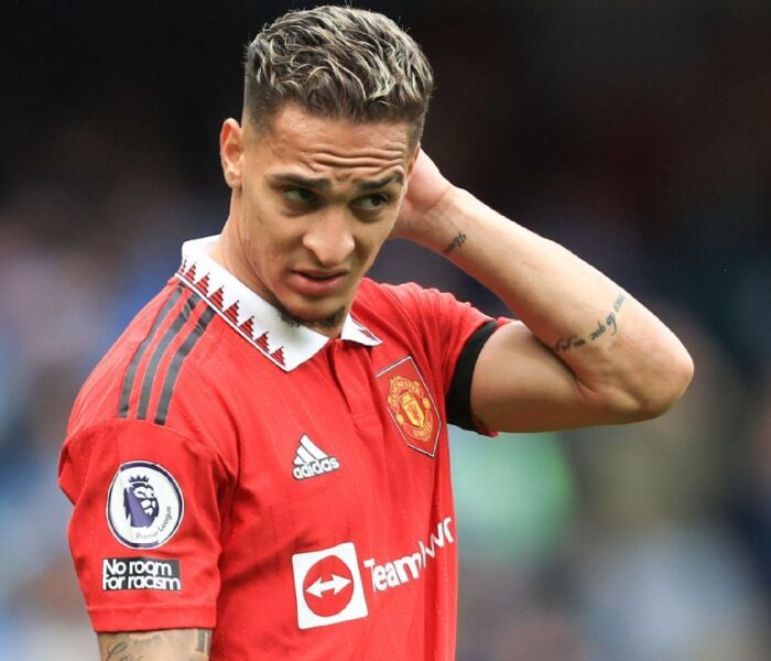 Antony em sua passagem sem muito brilho com a camisa do Manchester United