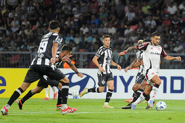 Este foi o nono gol de Arrascaeta pelo Flamengo em 2025, em 20 jogos disputados. O uruguaio, para além das redes balançadas, tem cinco passes para gols.